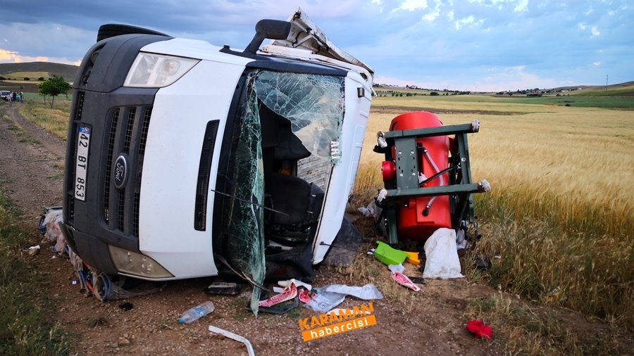 Aksaray'da Kamyonet şarampole devrildi 7