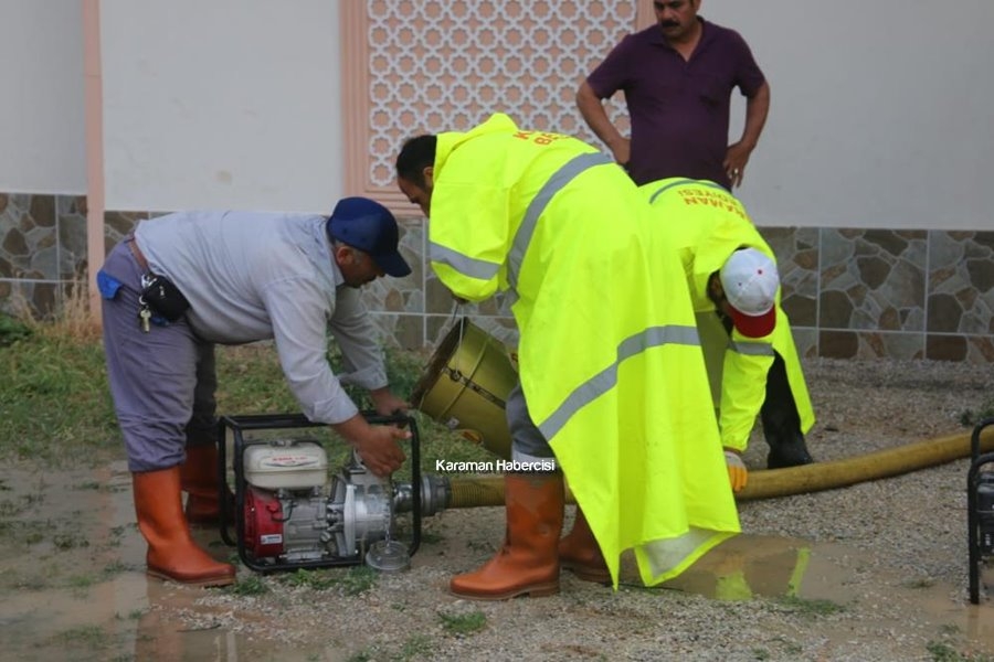 Karaman Belediyesi Su Baskını Mesaisinde 19