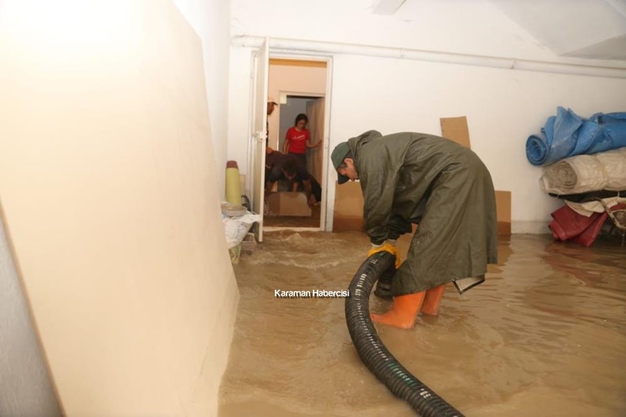 Karaman Belediyesi Su Baskını Mesaisinde 6