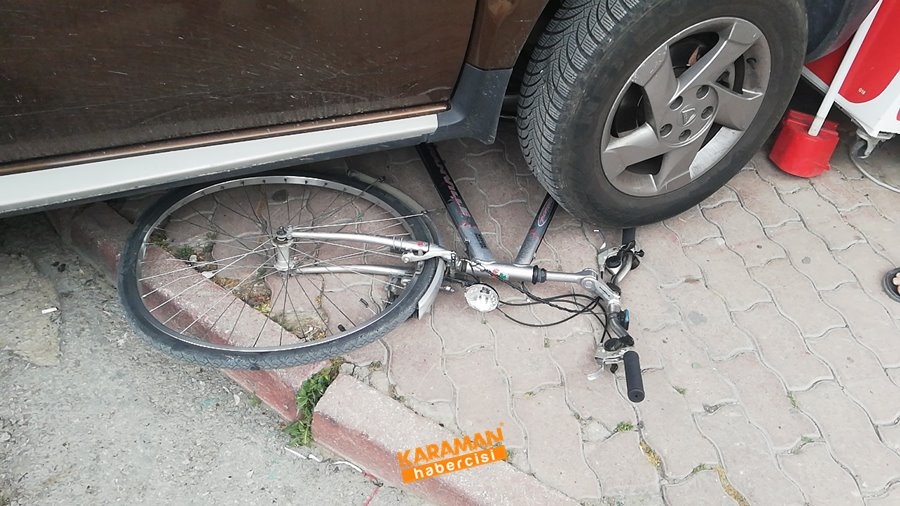 Karaman'da freni boşalan araç, bisikleti altına alıp dondurma dolabına ç 2