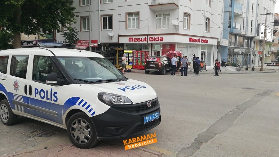 Karaman'da freni boşalan araç, bisikleti altına alıp dondurma dolabına ç 7
