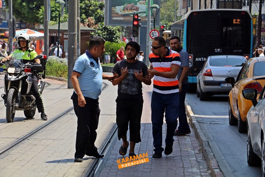 Antalya Büyükşehir Belediye Zabıta Ekipleri Dilenci Takibinde 3