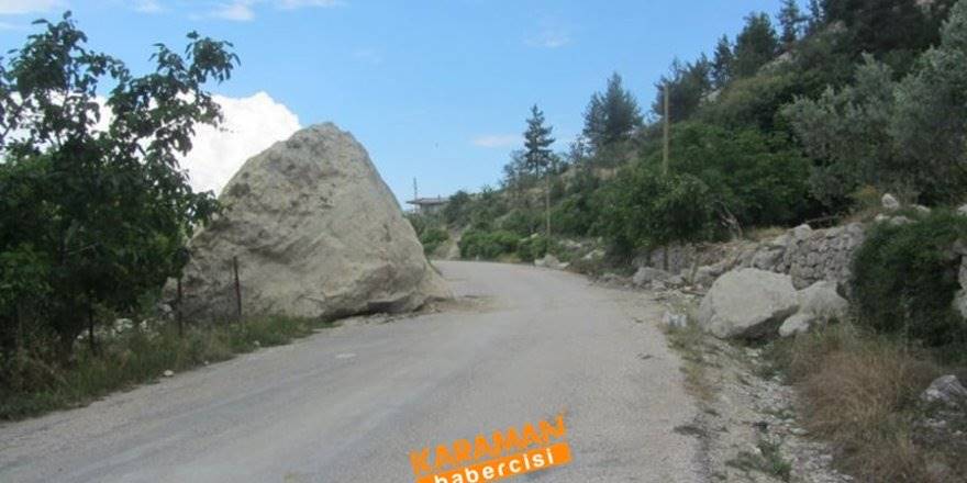 Karaman'ın Ermenek İlçesinde Kopan Kaya Parçaları
