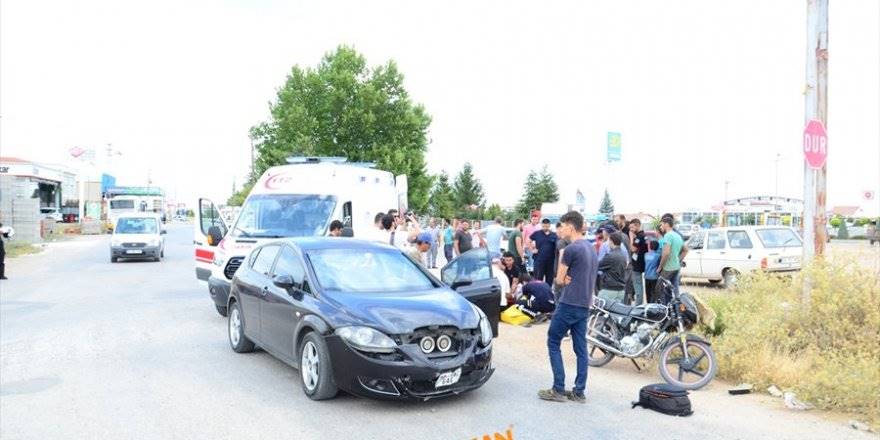 Karaman’da Otomobille Motosiklet Çarpıştı