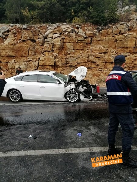 Antalya'da İki Otomobil Çarpıştı: 4 Ölü, 2 Yaralı 2