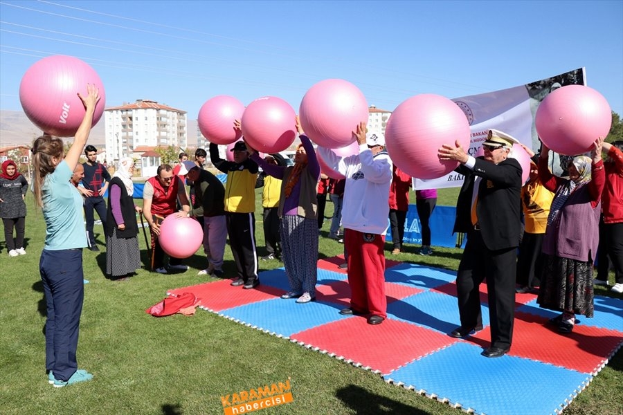 Huzurevi sakinleri geleneksel oyunlarla eğlendi 4