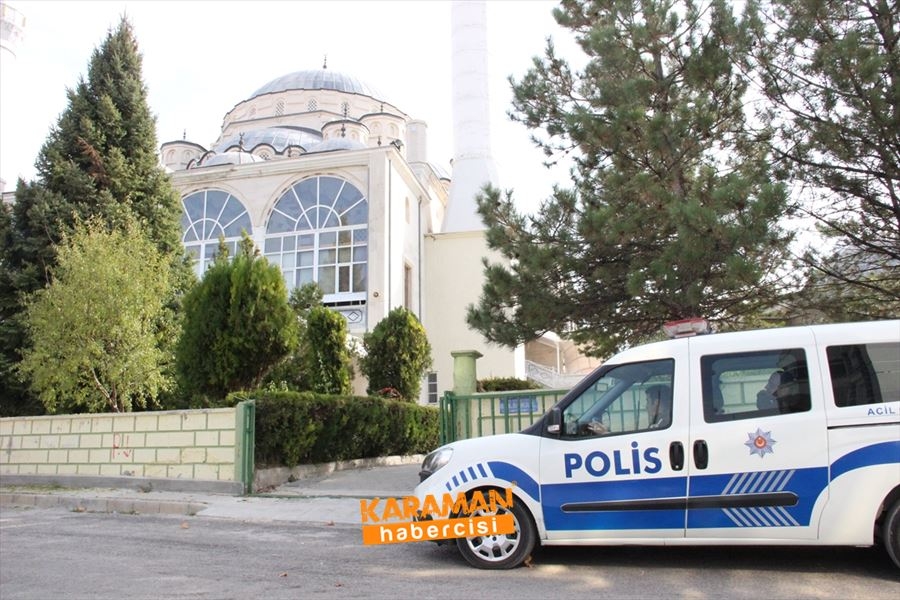 Karaman'da Cami Avlusunda Tabanca Bulundu 1