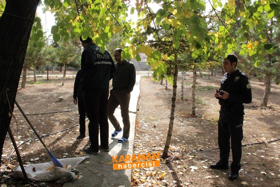 Karaman'da Cami Avlusunda Tabanca Bulundu 2