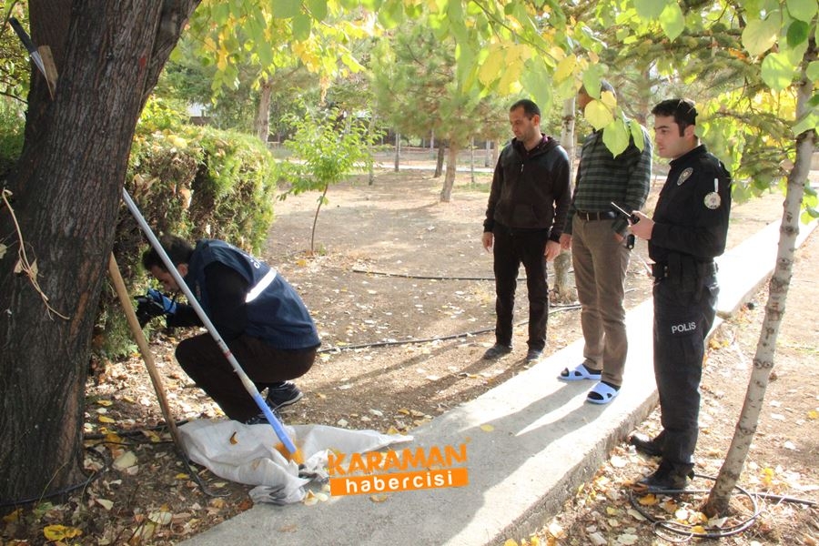 Karaman'da Cami Avlusunda Tabanca Bulundu 3