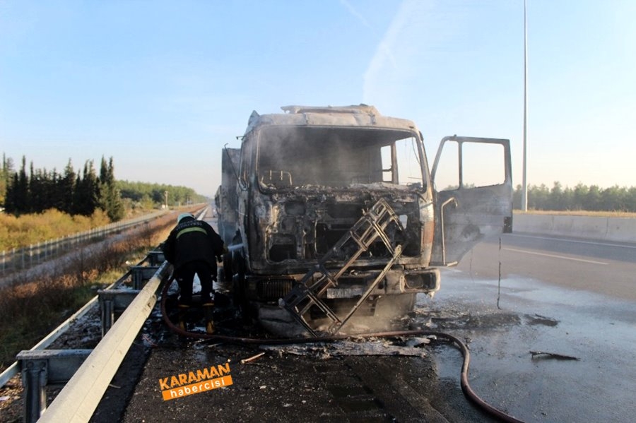 Antalya’da Bobin Kağıdı Yüklü Tır Alev Alev Yandı Kaynak: Antalya’da Bob 2