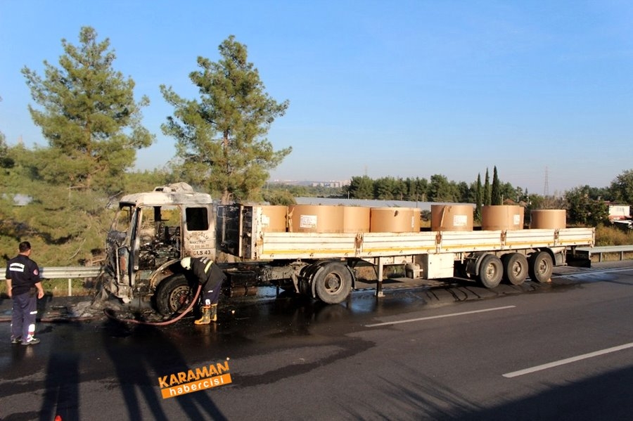 Antalya’da Bobin Kağıdı Yüklü Tır Alev Alev Yandı Kaynak: Antalya’da Bob 4
