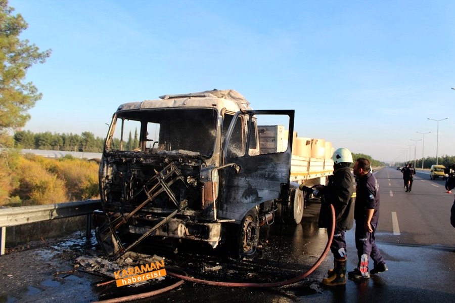 Antalya’da Bobin Kağıdı Yüklü Tır Alev Alev Yandı Kaynak: Antalya’da Bob 5