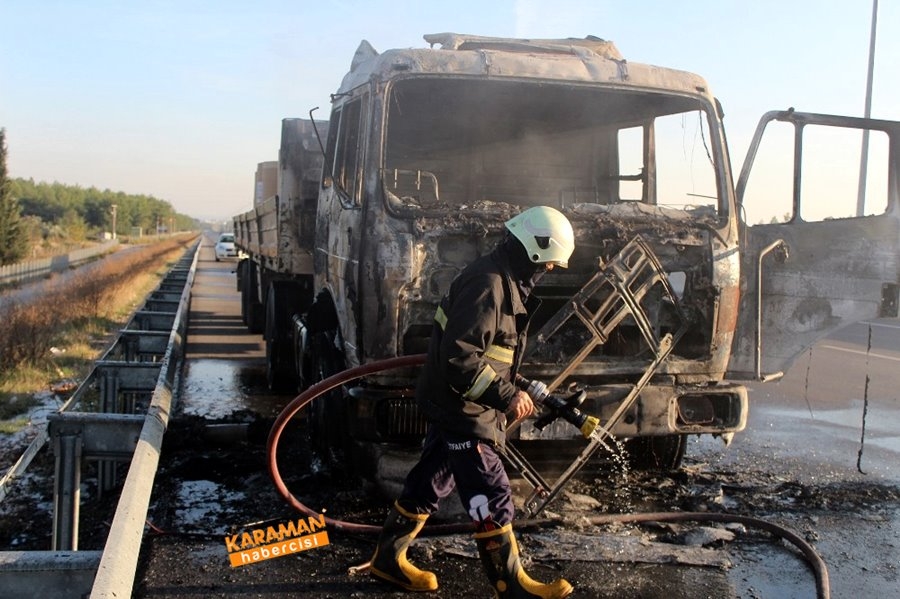 Antalya’da Bobin Kağıdı Yüklü Tır Alev Alev Yandı Kaynak: Antalya’da Bob 9