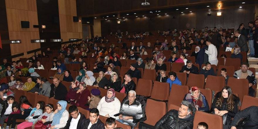 Özel Eğitim Meslek Okulu sahne programıyla göz doldurdu