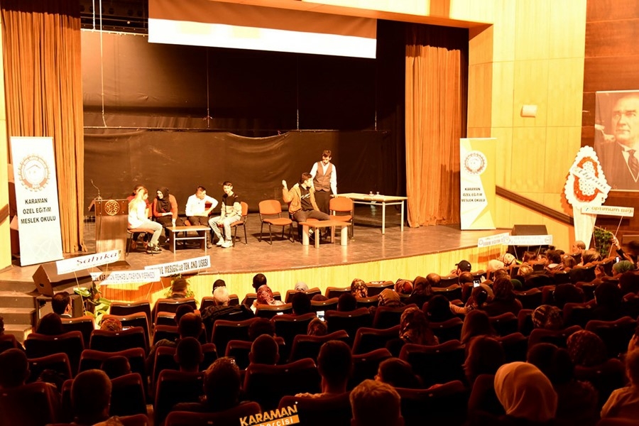 Özel Eğitim Meslek Okulu sahne programıyla göz doldurdu 3