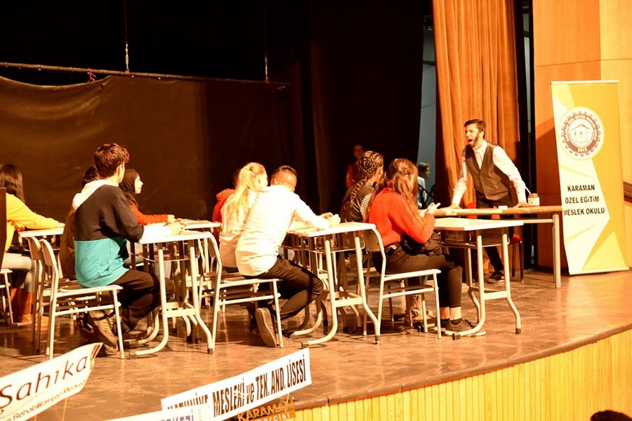 Özel Eğitim Meslek Okulu sahne programıyla göz doldurdu 4