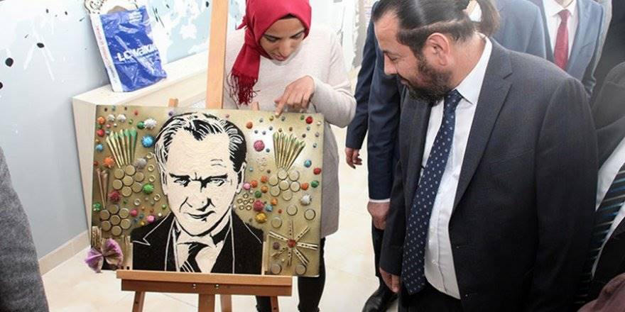 KMÜ'de şehit öğretmenler anısına sergi düzenlendi
