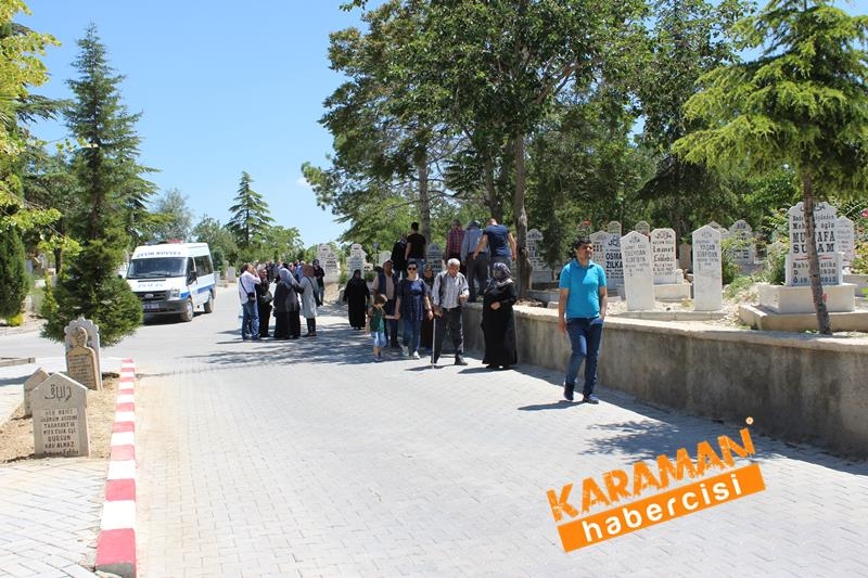 Karaman'da,Bayram Öncesi Mezarlık Ziyareti 1