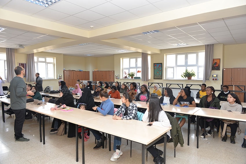 Yabancı Uyruklu Öğrenciler "Ebru"ile Tanıştılar 4