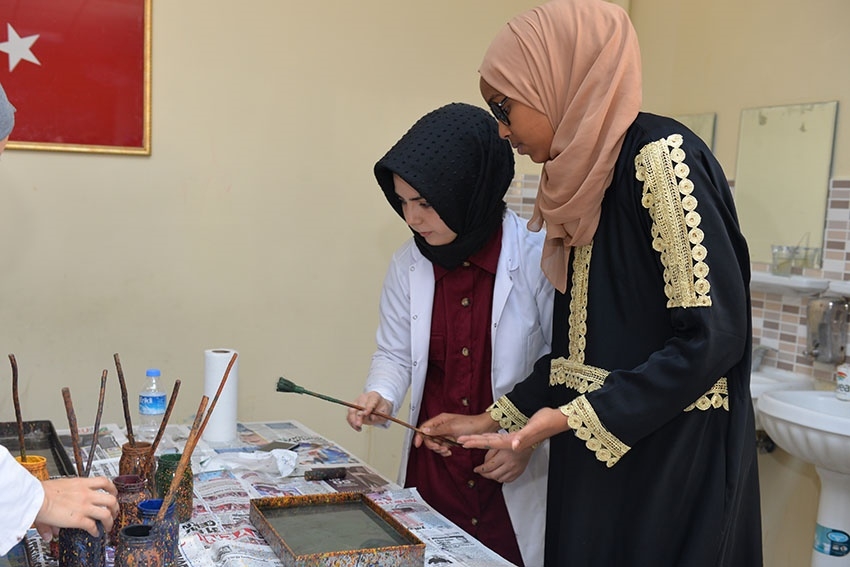 Yabancı Uyruklu Öğrenciler "Ebru"ile Tanıştılar 5