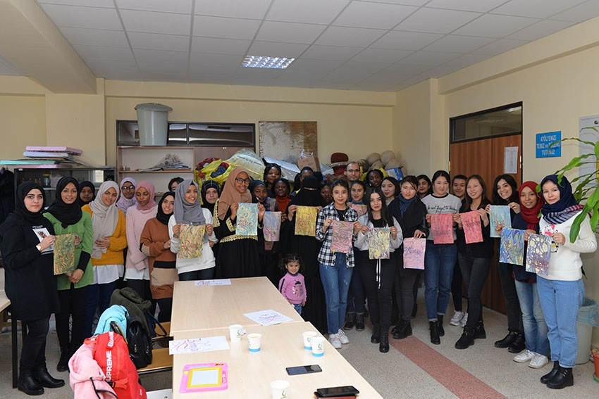 Yabancı Uyruklu Öğrenciler "Ebru"ile Tanıştılar 6