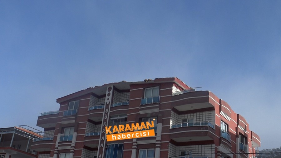 Çatılar Kağıt Gibi Uçtu 1