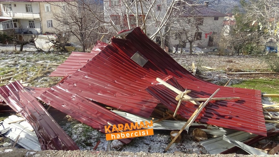 Çatılar Kağıt Gibi Uçtu 2