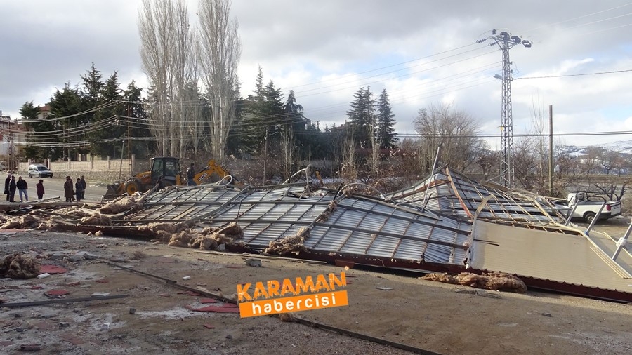 Çatılar Kağıt Gibi Uçtu 4