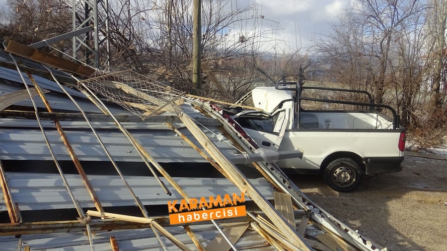 Çatılar Kağıt Gibi Uçtu 5
