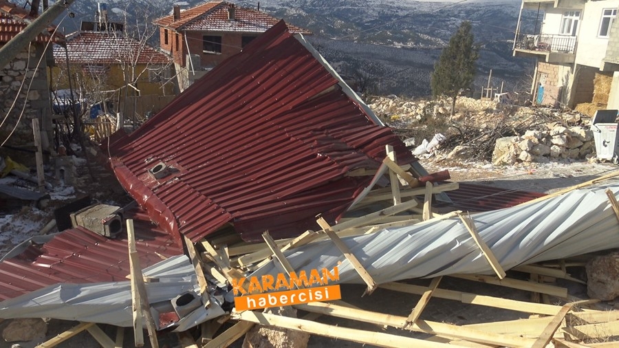 Çatılar Kağıt Gibi Uçtu 8