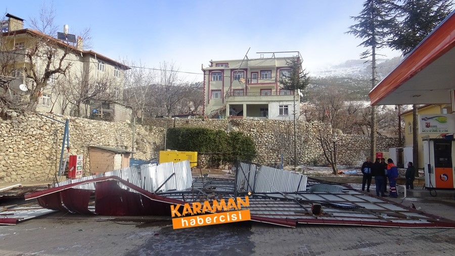 Çatılar Kağıt Gibi Uçtu 9