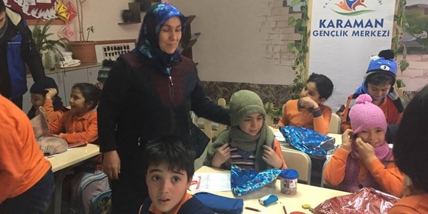 Karaman'da Öğrenciler İçin Atkı ve Bere Ördüler