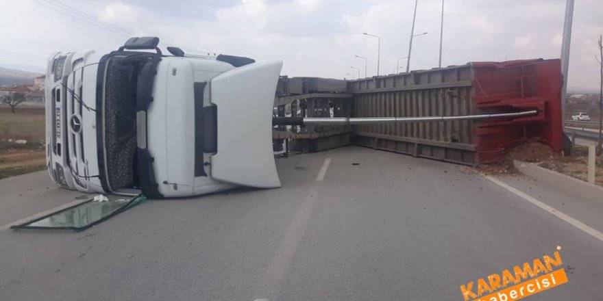 Karaman'da Açık Damper Kamyonu Devirdi