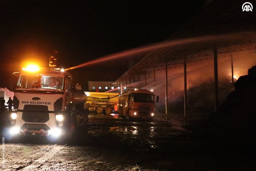 Niğde’de Hayvan Çiftliğinde Yangın 15