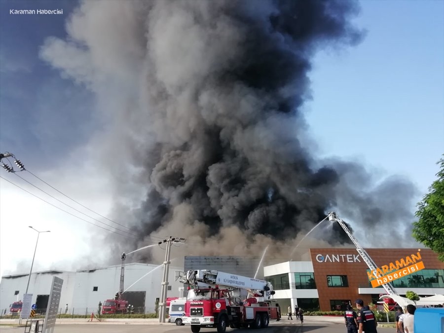Antalya'da Fabrika Yangını 1