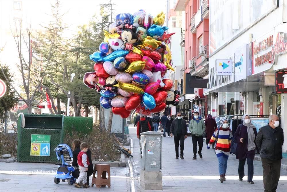 Niğde ve Kayseri Sokaklarında Cumartesi Hareketliliği 3