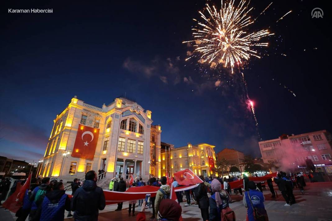 Aksaray'da Yer Gök Bayrak Oldu 5