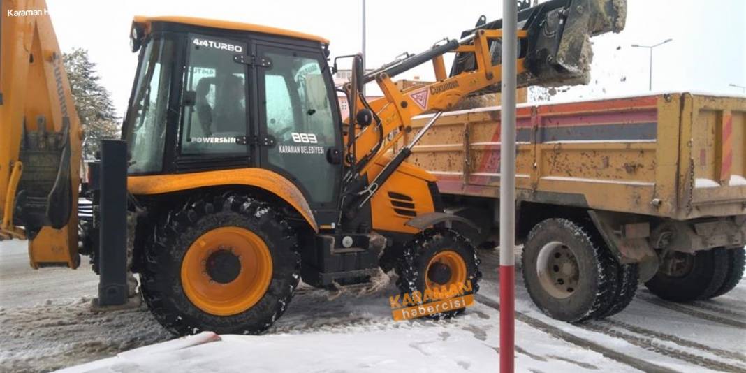 Kar Yağışıyla Birlikte Belediye Ekipleri Olumsuzluklara Karşı Sahadaydı