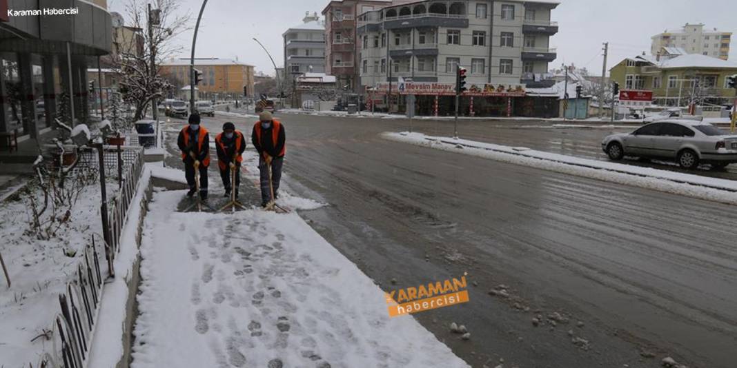 Kar Yağışıyla Birlikte Belediye Ekipleri Olumsuzluklara Karşı Sahadaydı 8