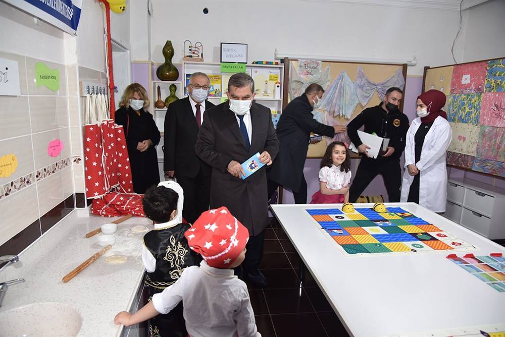 Minik Öğrenciler ‘Keşfederek Öğreniyorum Projesi’ Kapsamında Hünerlerini Sergilediler 9