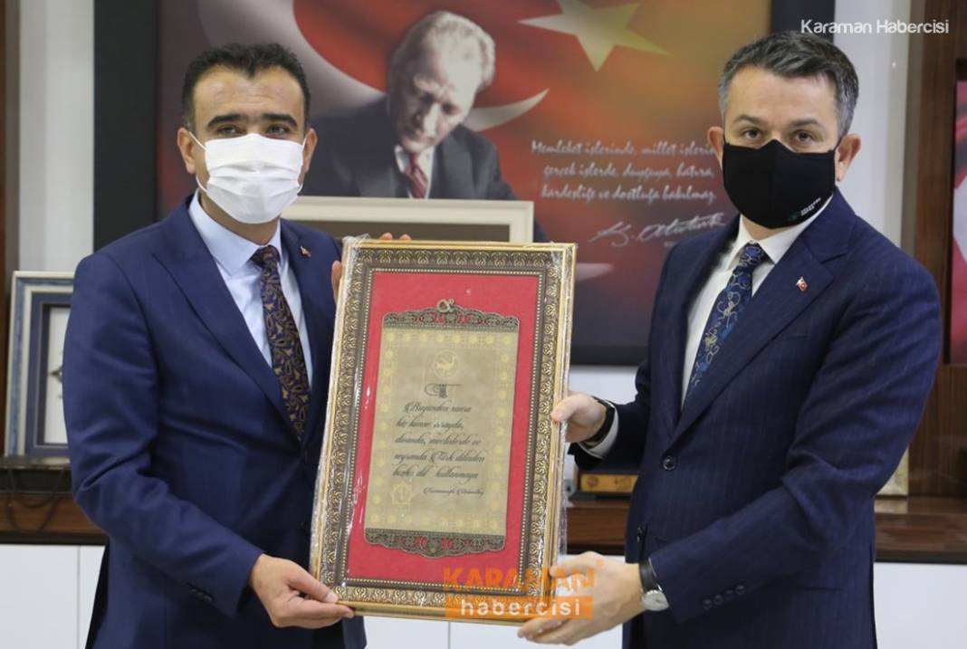 Bakan Pakdemirli Belediye ve MHP Teşkilatını Ziyaret Etti 7