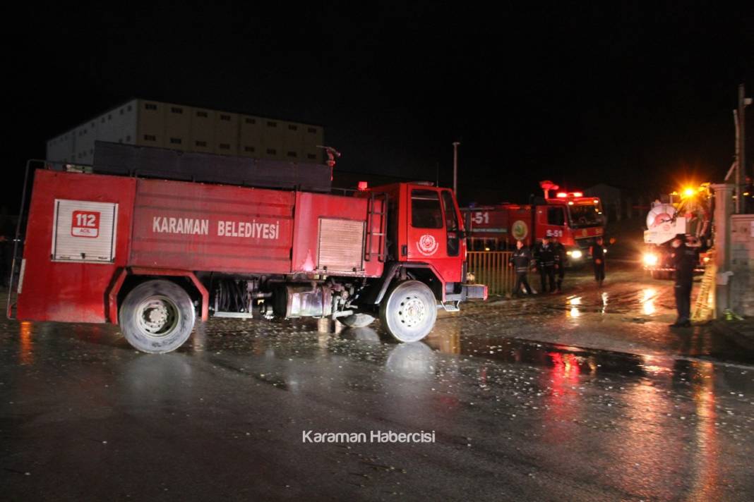 Karaman'da Fabrika Yangınına Müdahale Ediliyor 11