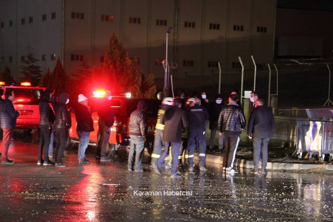 Karaman'da Fabrika Yangınına Müdahale Ediliyor 12