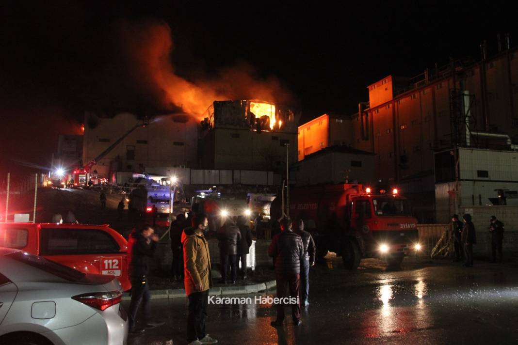 Karaman'da Fabrika Yangınına Müdahale Ediliyor 8
