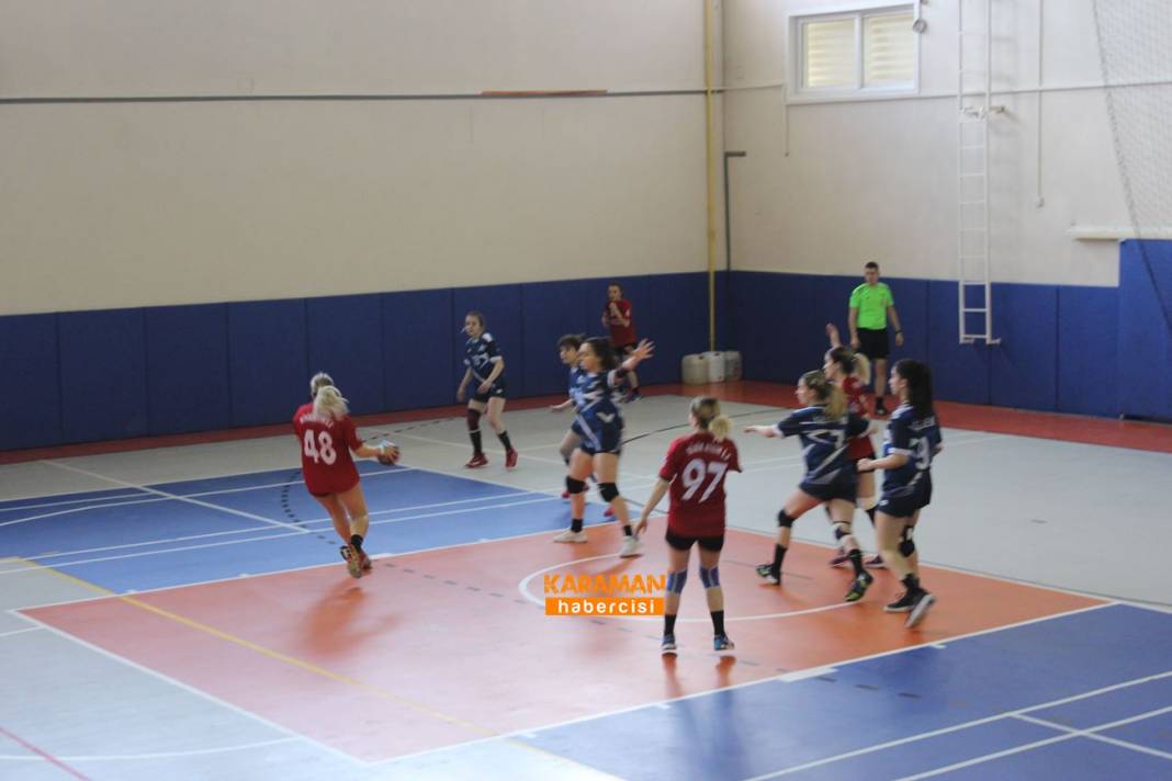 Karaman Kadın Hentbol Müsabakası 3