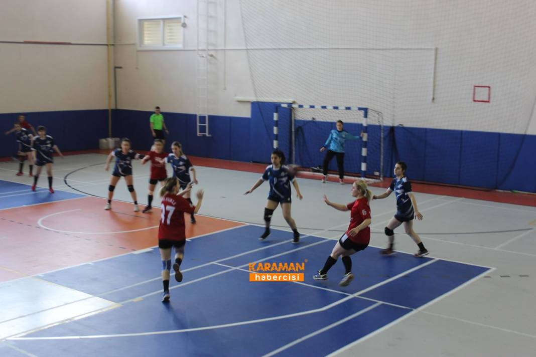 Karaman Kadın Hentbol Müsabakası 4