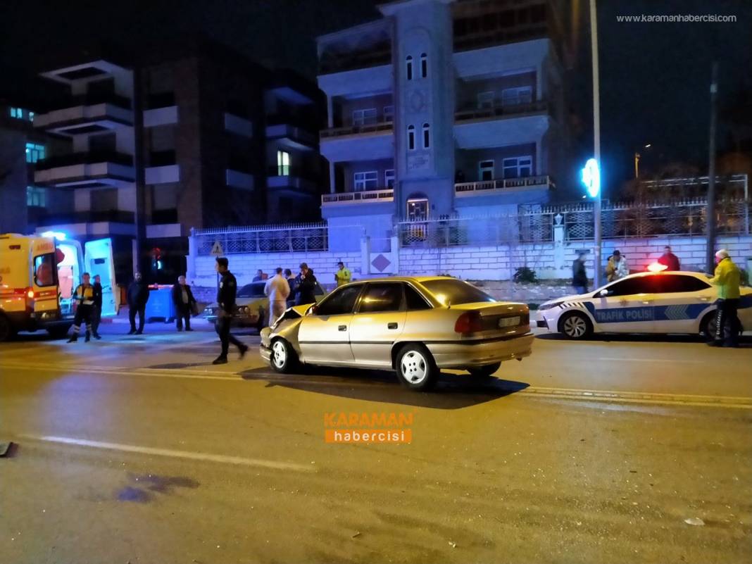 Karaman Valiliği Önünde Trafik Kazası 11