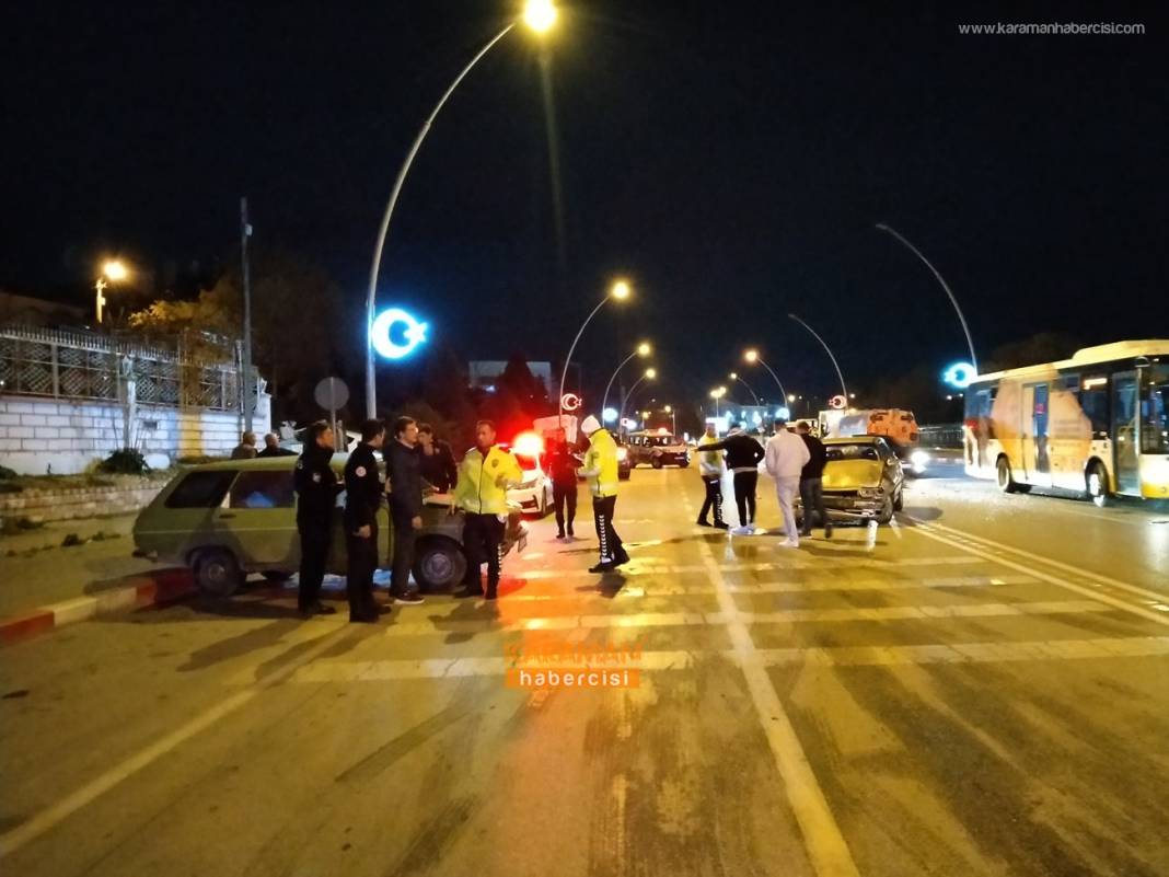 Karaman Valiliği Önünde Trafik Kazası 13