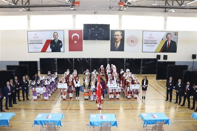 Karaman’da Halk Oyunları İl Birinciliği Yarışması 3