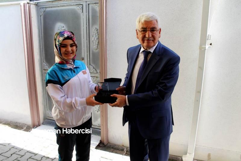 Başarılı Sporculara Plaketleri Verildi 4